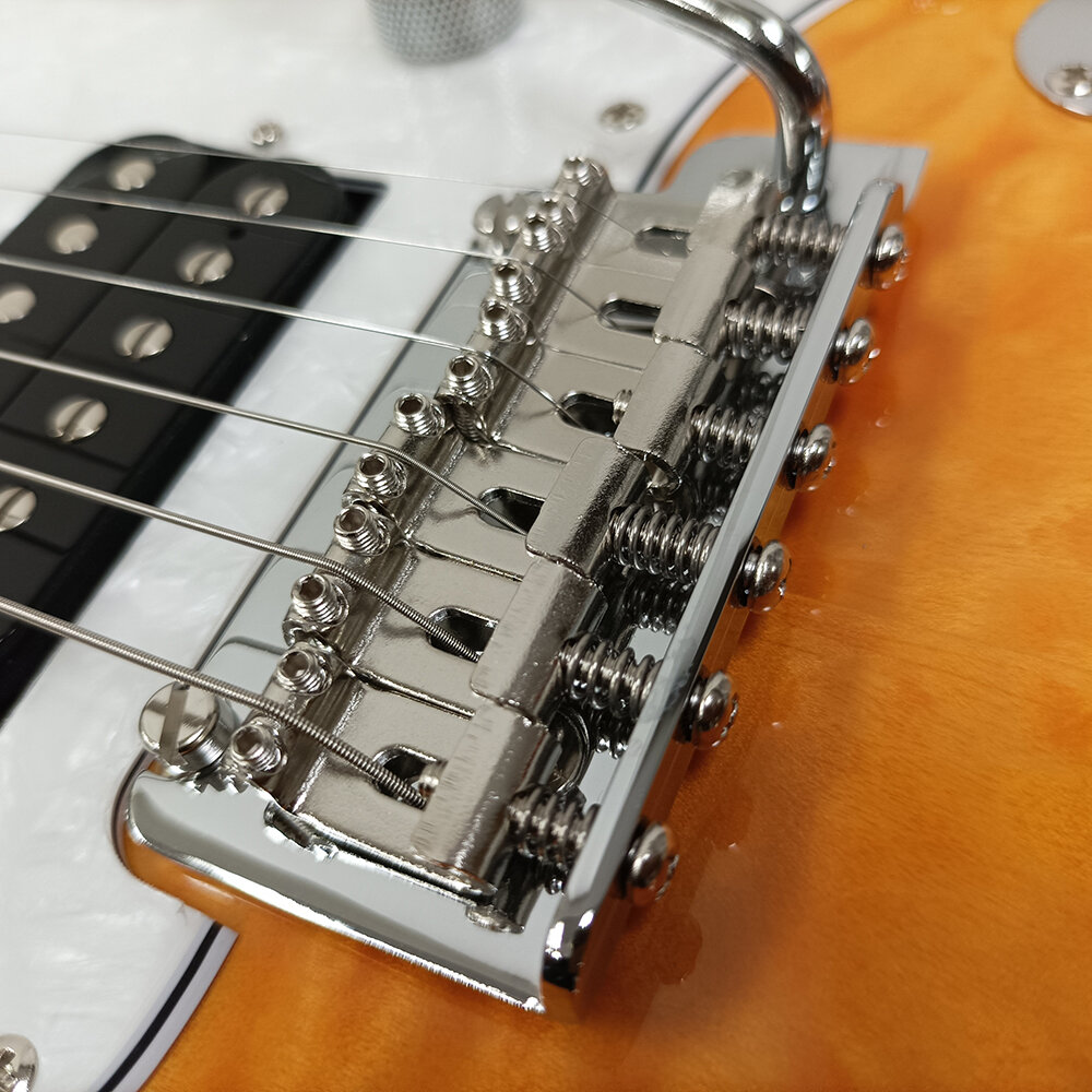 ws-adv-g_qt_amber_tremolo_bridge.jpg