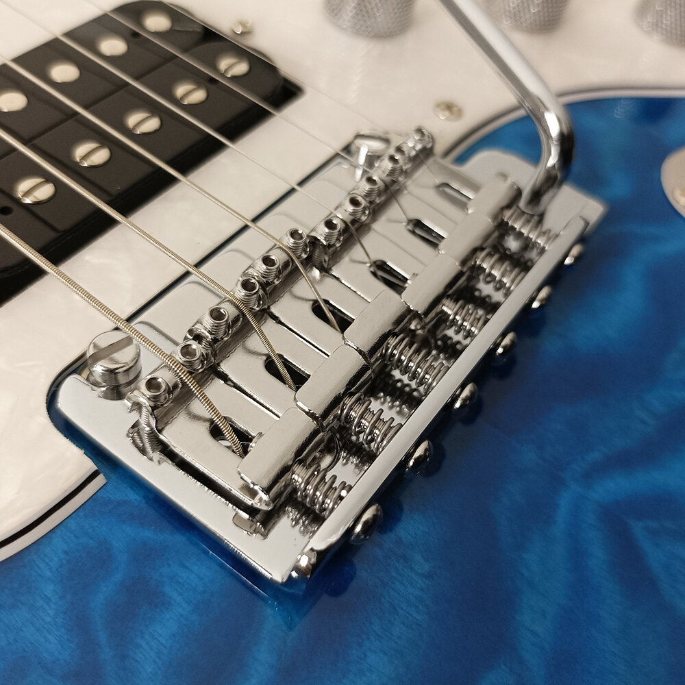 ws-adv-g_qt_aqua_blue_tremolo_bridge.jpg